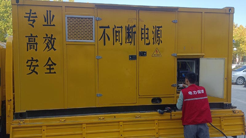 江陵柴油发电机组和UPS电源配合使用时，如何避免切换过程中的电力中断？